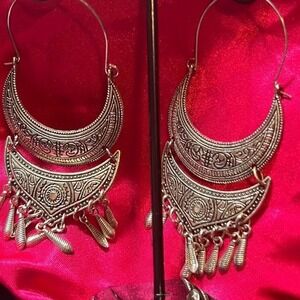 NEW Beautiful 3" Silvertone Gypsy Boho Pcd Earrings. Alloy Metal Nickel Free